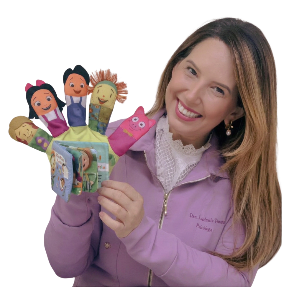 Dra. Ludmila Borges Tenuta, idealizadora do Núcleo Terapêutico Alecrim, sorrindo entre jogos de tabuleiro infantis na clínica